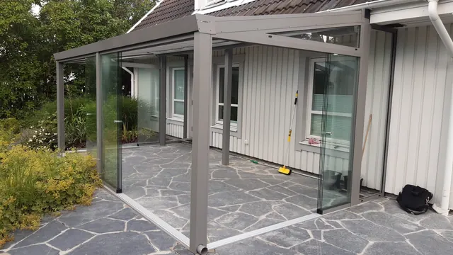 Eigene Referenz: Kaltwintergarten mit Glas-Schiebetüren